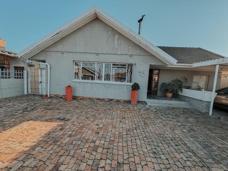 4 Bedroom Property for Sale in Goodwood Central Western Cape